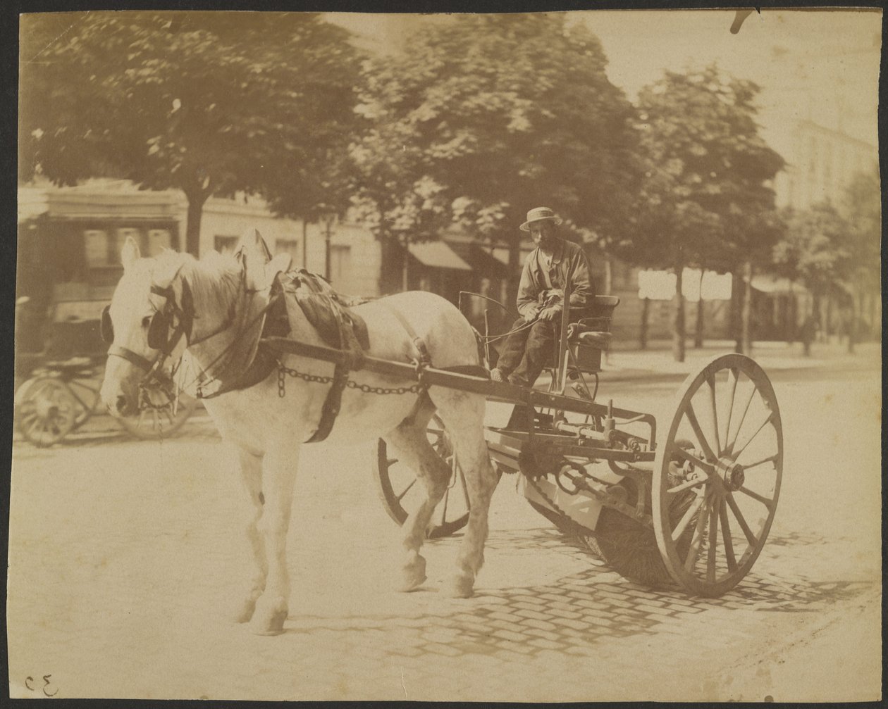 [Hestetrukket fejemaskine] af Eugène Atget