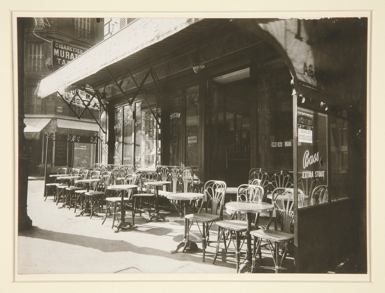 Kaffe? - Avenue of the Great Army af Eugène Atget