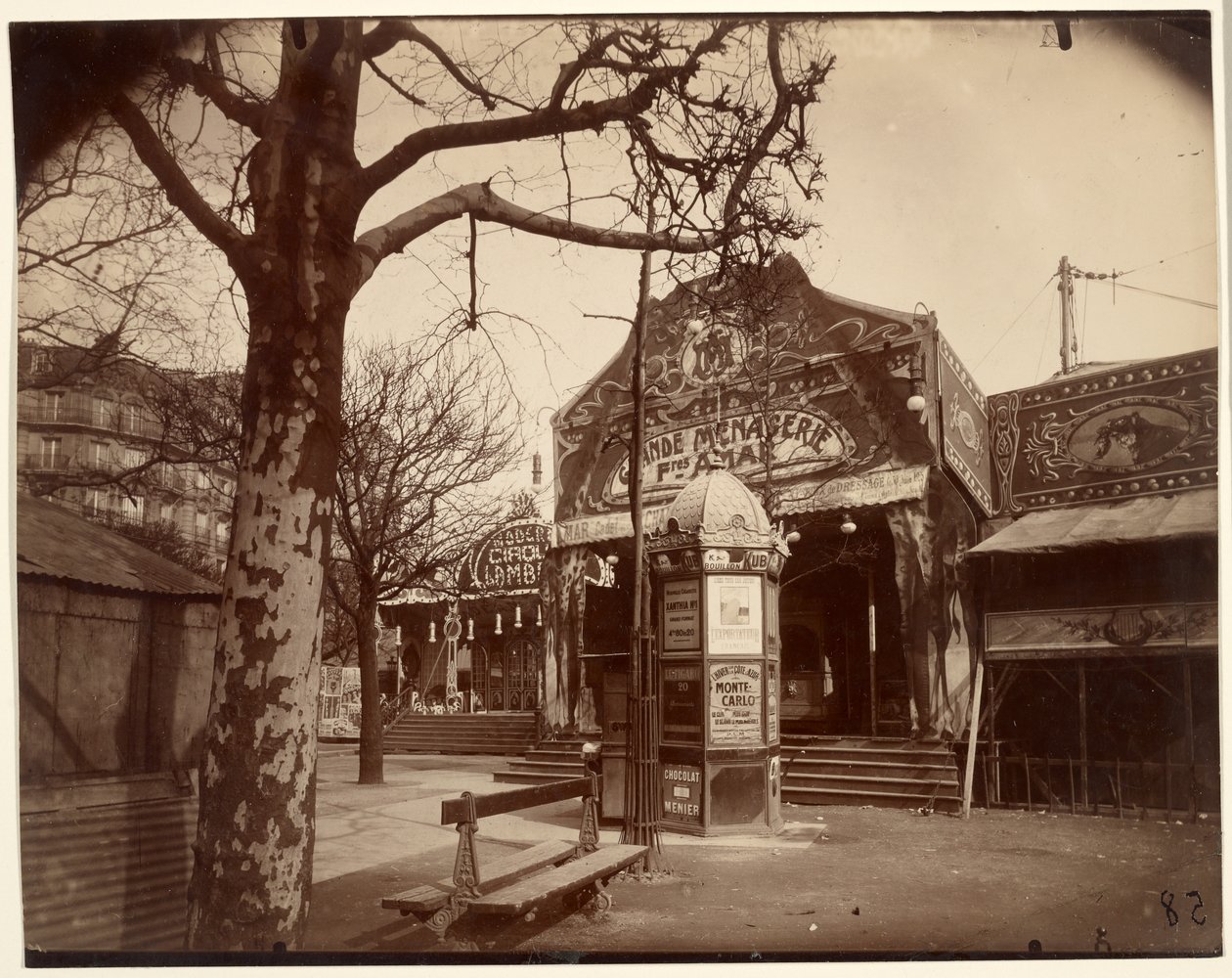 Fête Vaugirard (gademarked og kiosk) af Eugène Atget