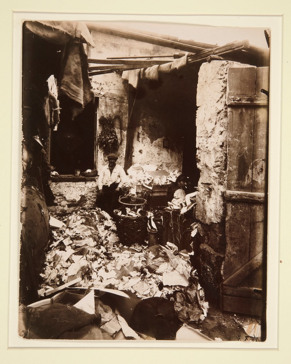 Dør af af Eugène Atget