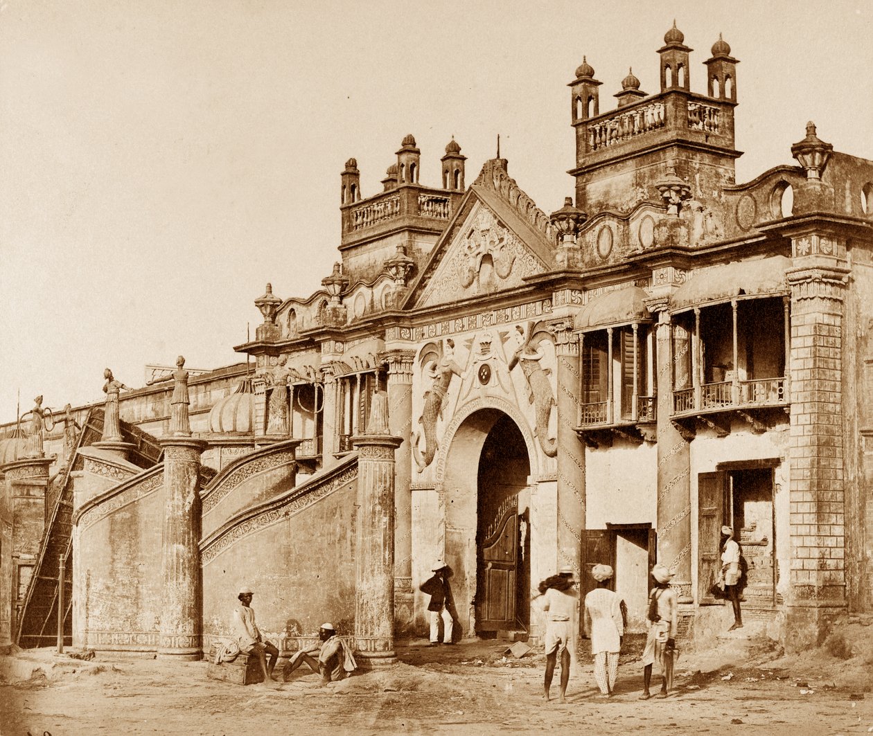 En gateway, der fører ind til Kaiserbagh, Lucknow af Felice Beato