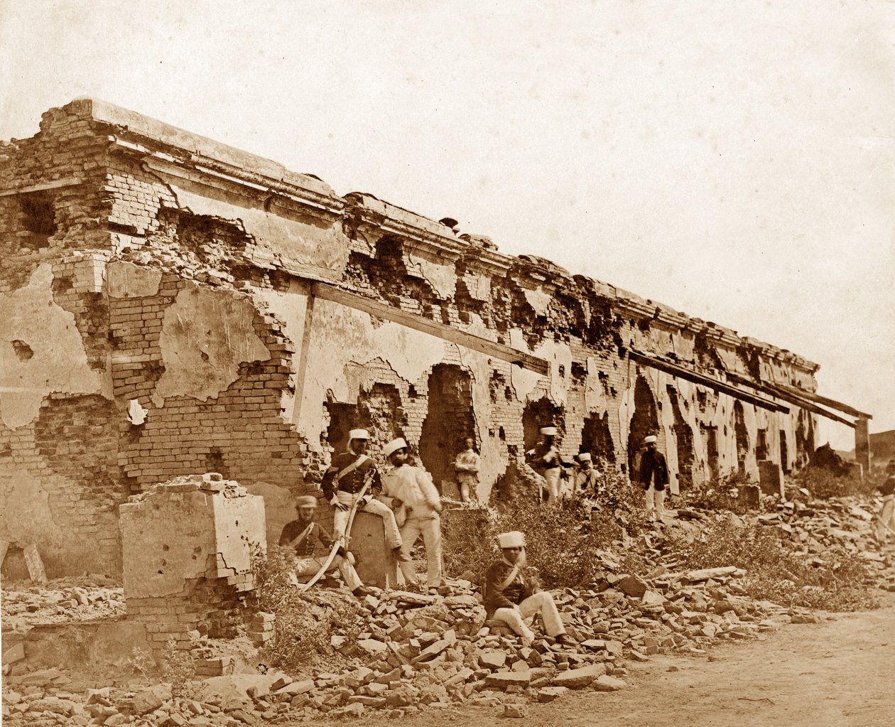 Gen Wheelers forankring i Cawnpore, marts 1858 af Felice Beato