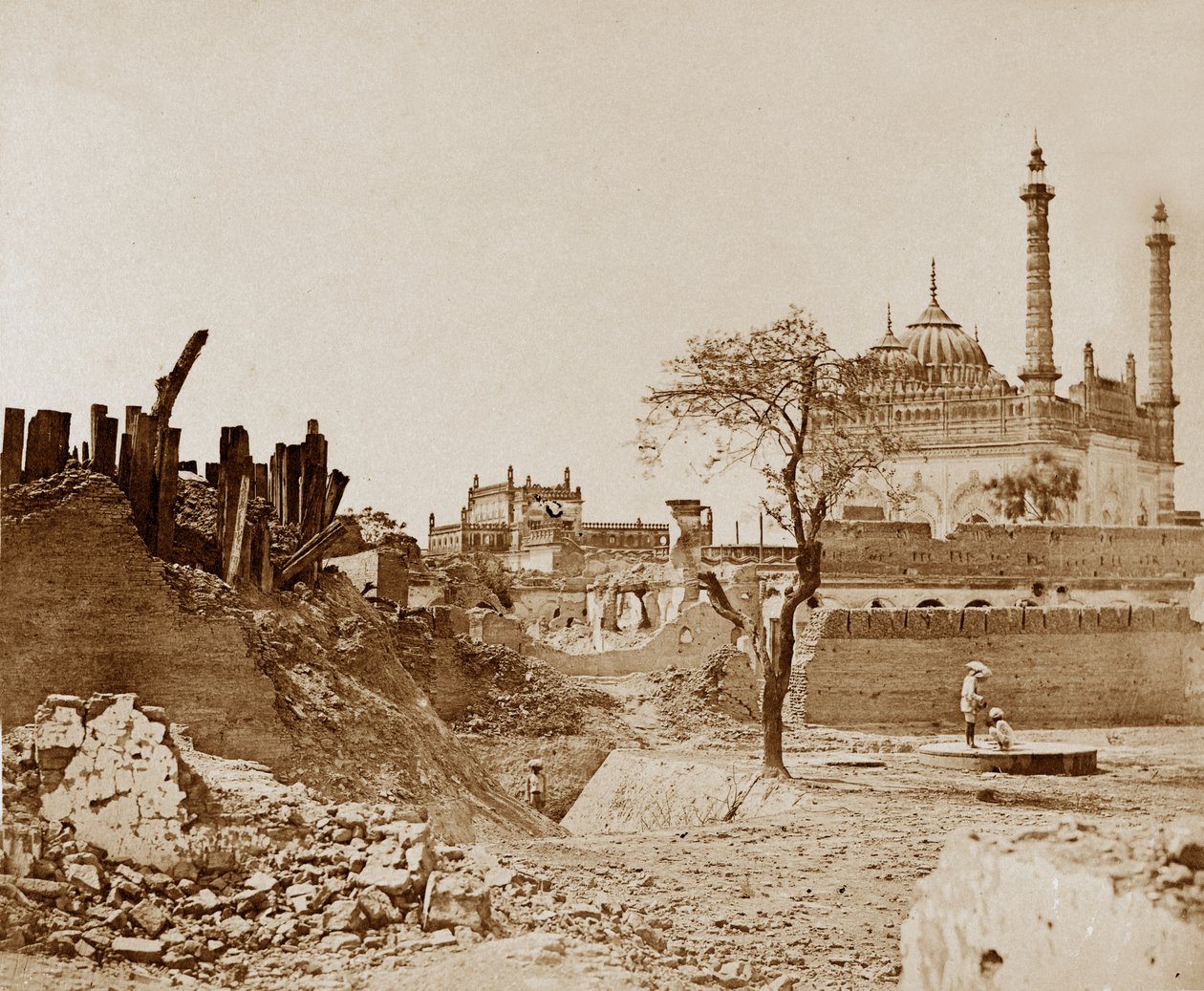 Batteriet nær Begum Kotee, Lucknow af Felice Beato