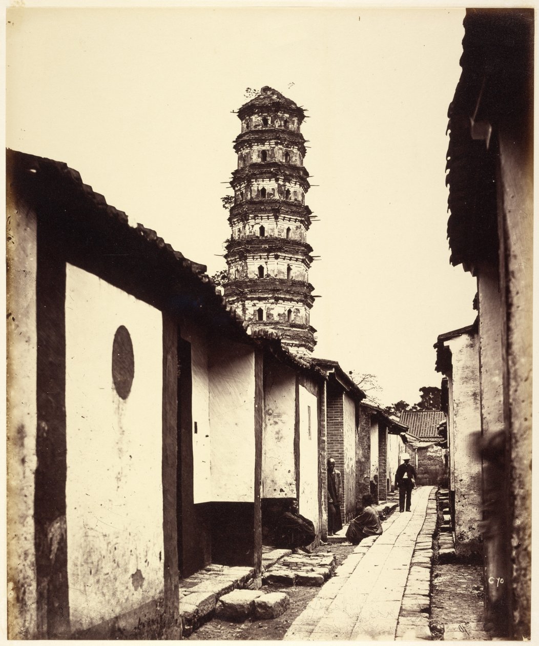Pagode med ni etager og Tartar Street, Canton af Felice Beato