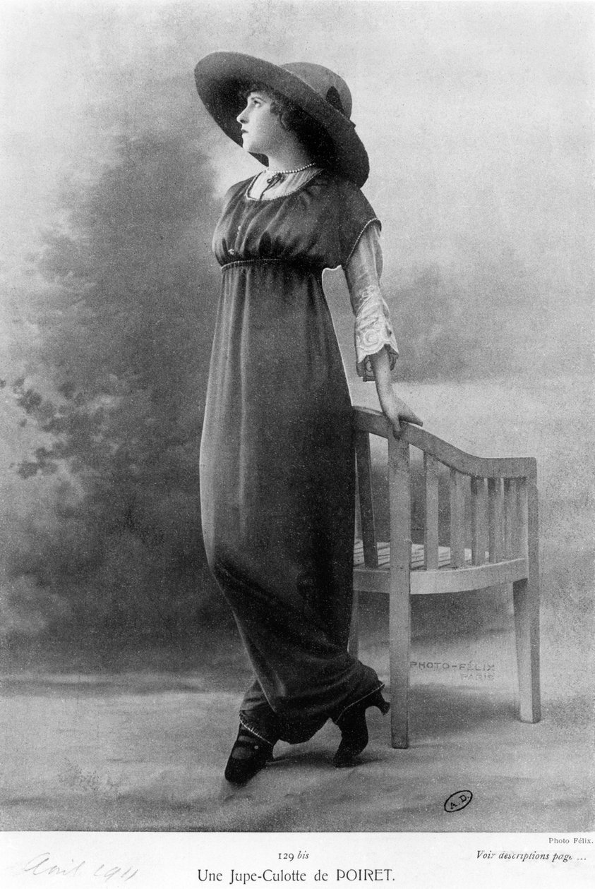 En delt nederdel af Paul Poiret (1879-1944) april 1911 af Felix Studio