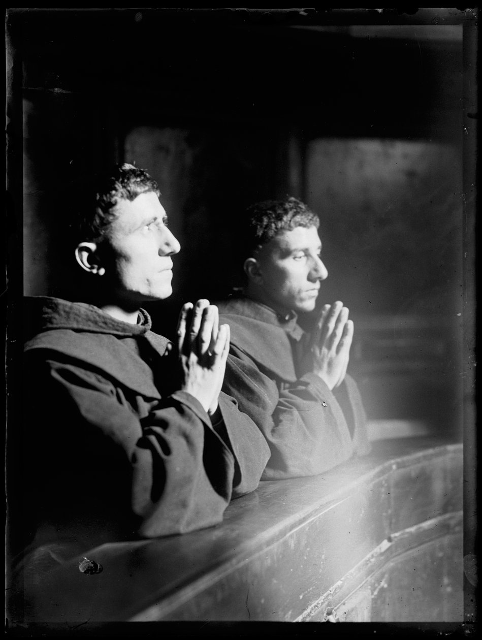 Bøn franciskaner i Assisi af Ferdinand Schmutzer