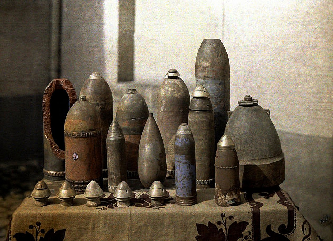Samling af ueksploderede tyske granater, Reims, Marne, Frankrig, 1917 (autokrom) af Fernand Cuville