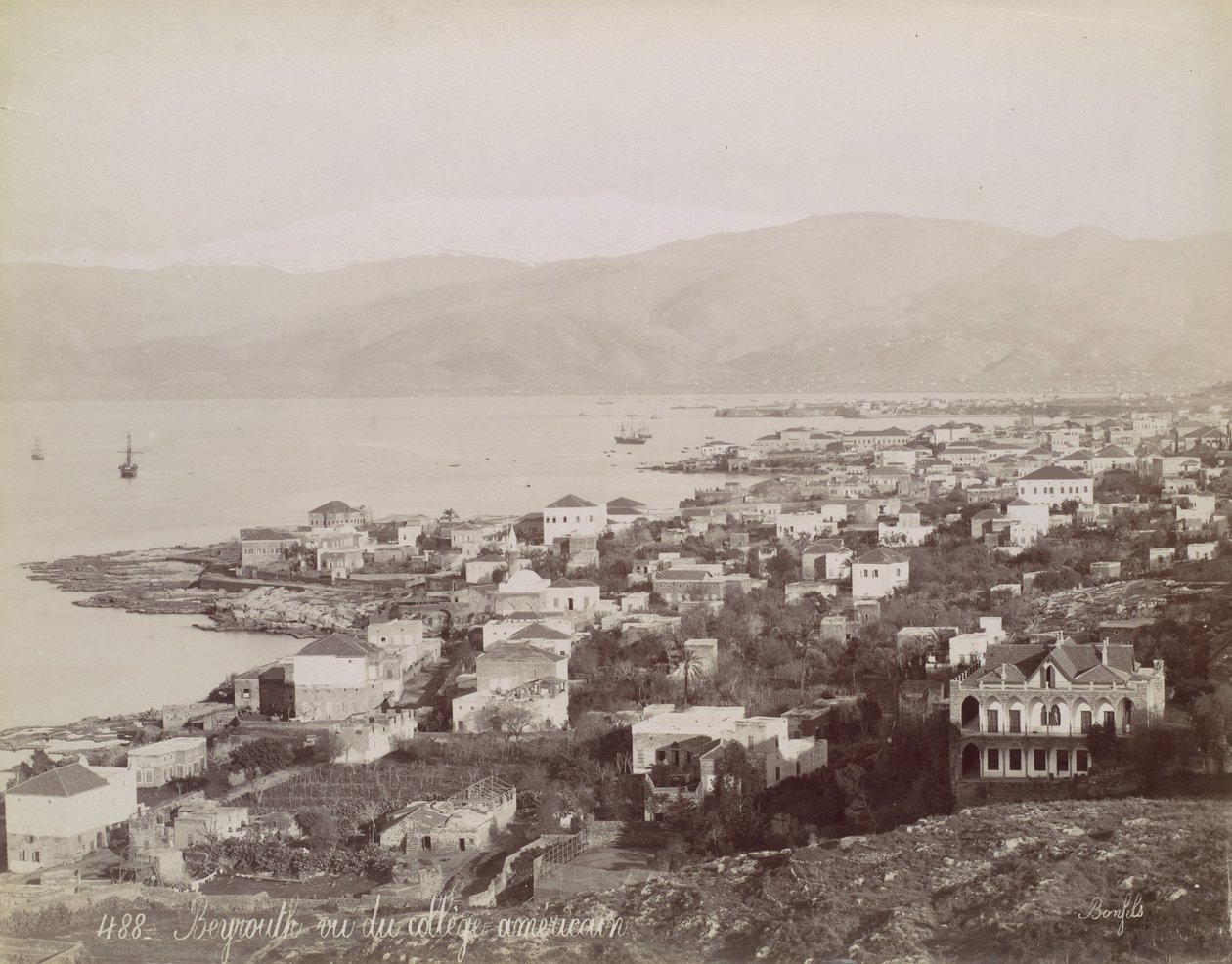 Beirut. Set fra American College, ca. 1870. af Félix Bonfils