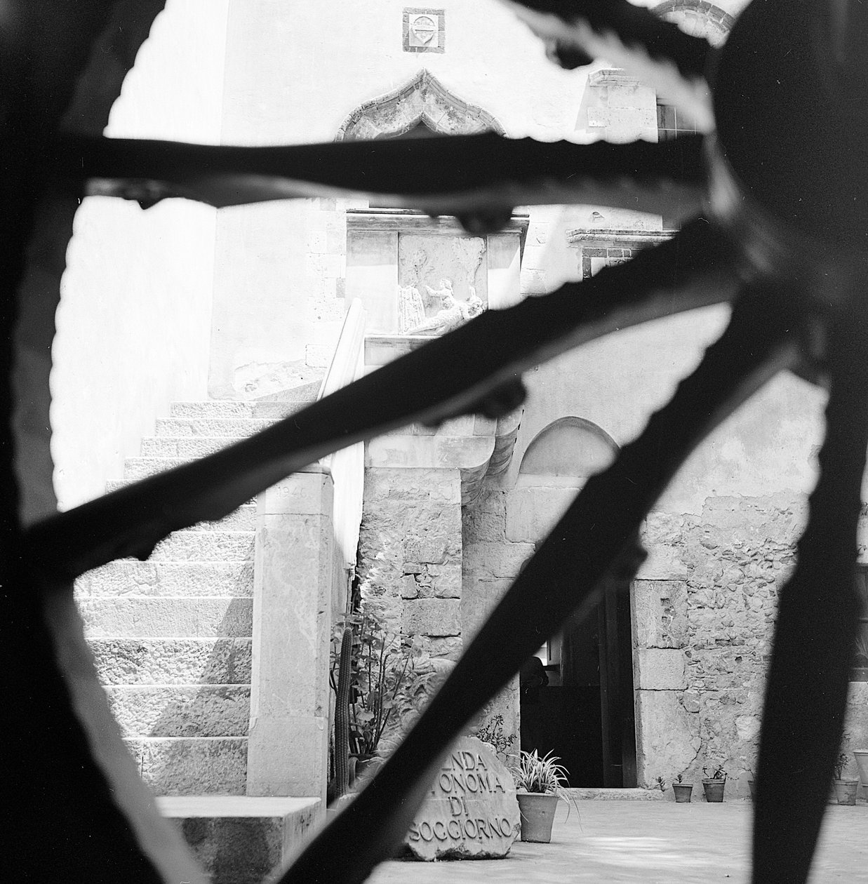 Saracenernes borg i Taormina, Sicilien af Fosco Maraini