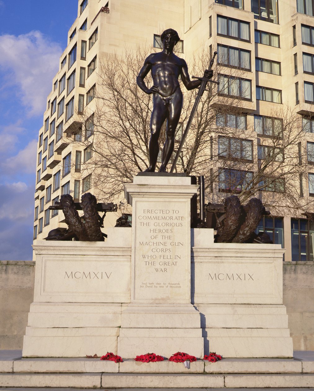 Machine Gun Corps Memorial, 1925 (bronze) af Francis Derwent Wood