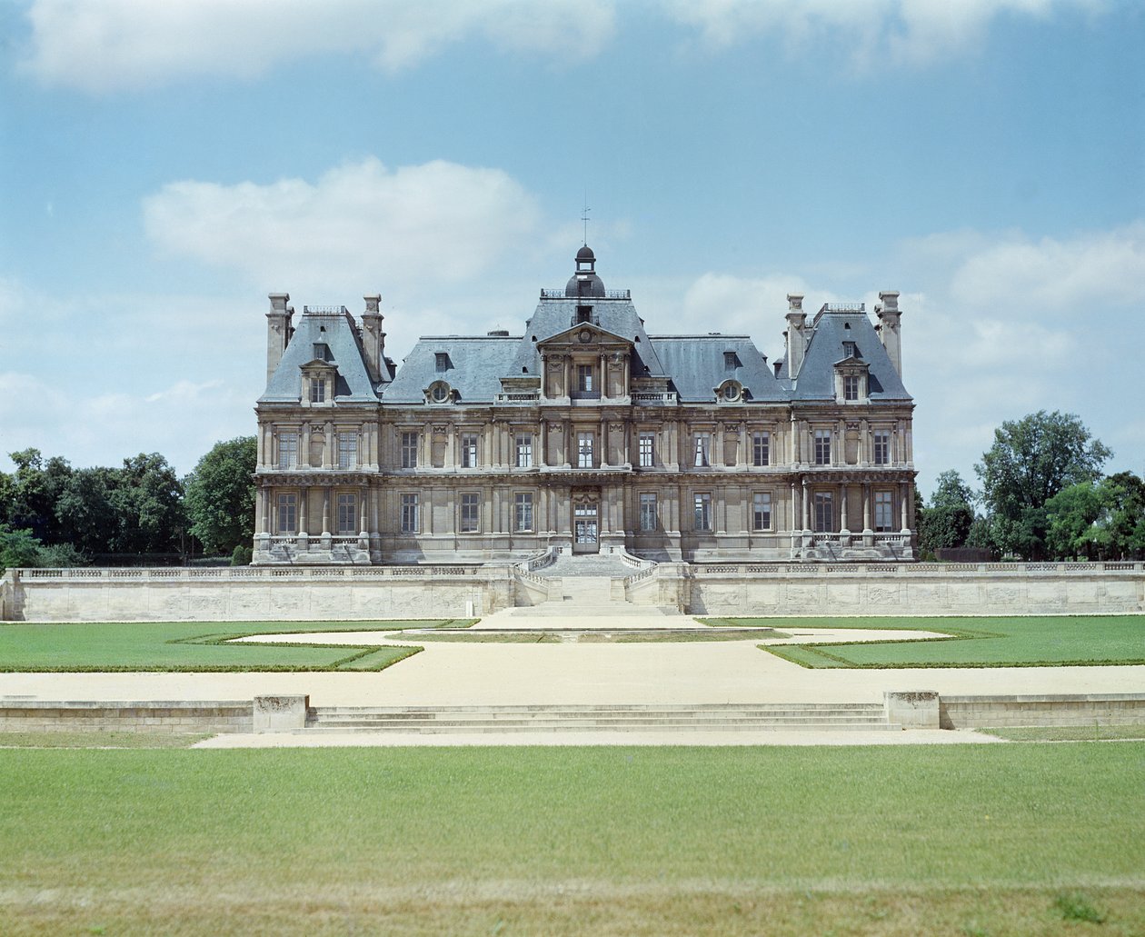 Udsigt over østfacaden på Chateau de Maisons-Laffitte, bygget 1642-51 af Francois Mansart