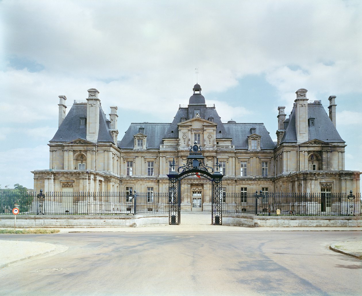 Udsigt over vestfacaden på Chateau de Maisons-Laffitte, bygget 1642-51 af Francois Mansart