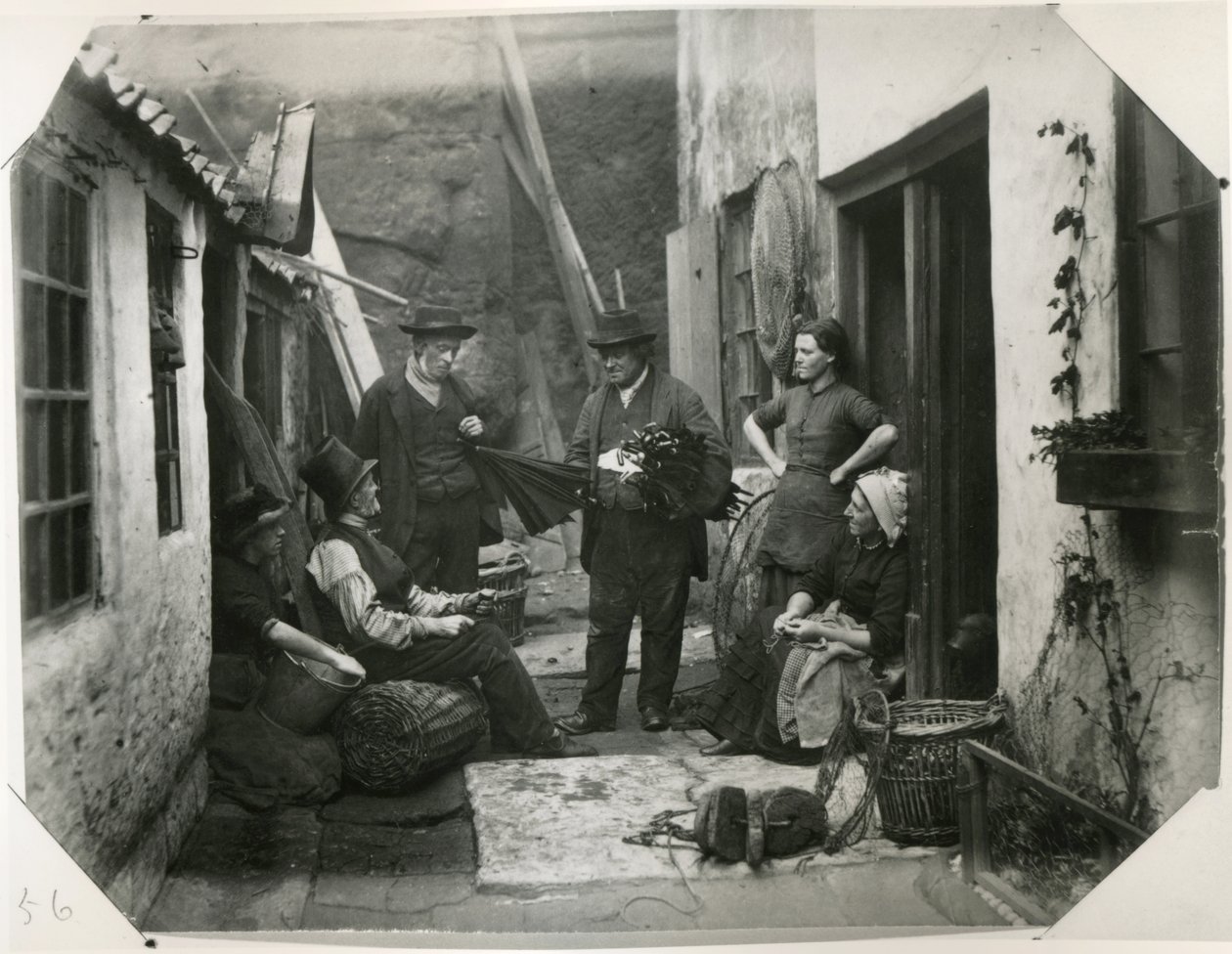 Whitby Fisher Folk, ca. 1885 (albumin print) af Frank Meadow Sutcliffe