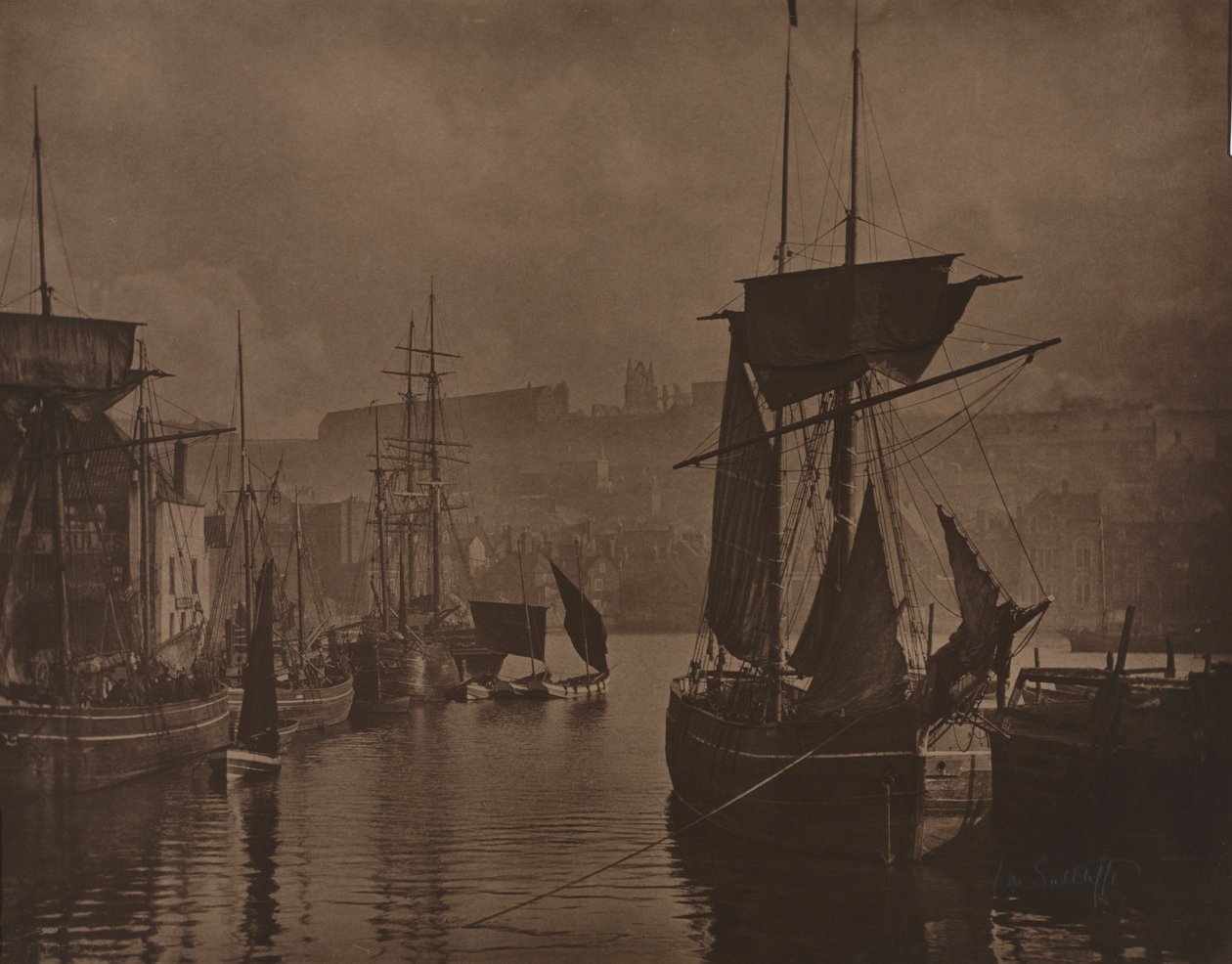 Whitby Harbor, ca. 1885. af Frank Meadow Sutcliffe