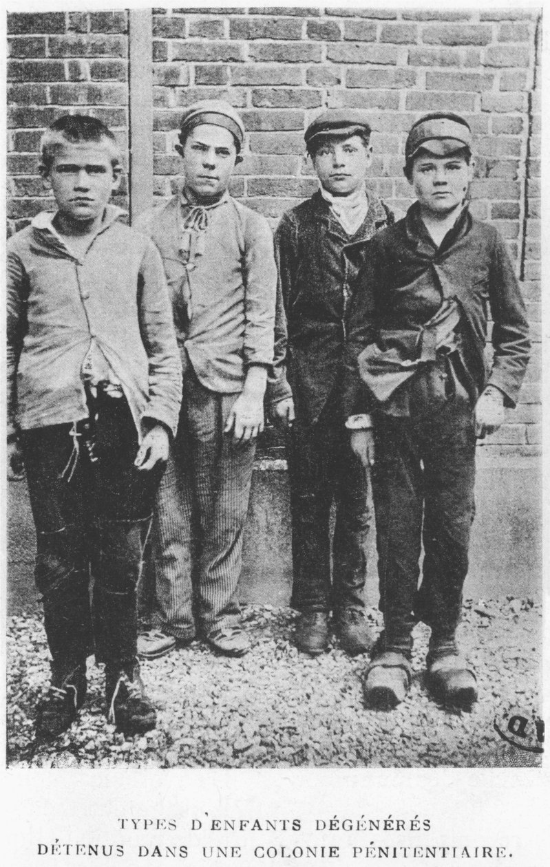 Forbryderiske børn i en straffekoloni, ca. 1900 af French Photographer