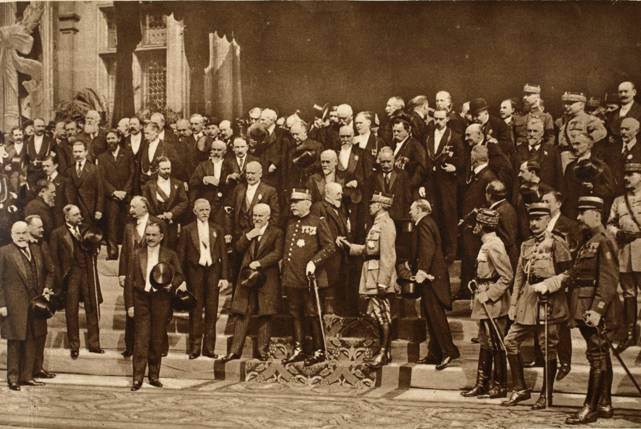 Indsamling af nogle af de store mænd, der havde ført Frankrig gennem mange års prøvelser til at triumfere, 1914-19 af French Photographer