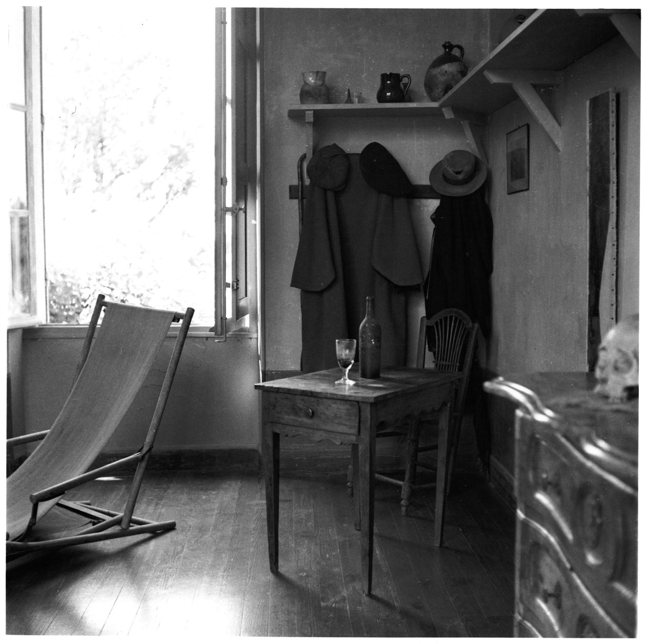 Interiør af Cezannes atelier i Aix-en-Provence, ca. 1900-02 af French Photographer