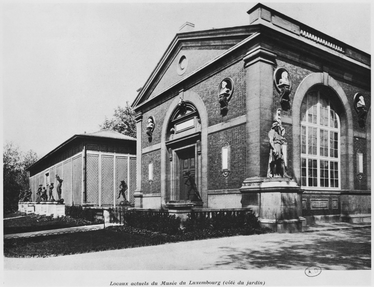 Musée de Luxembourg, Paris, 1910 af French Photographer