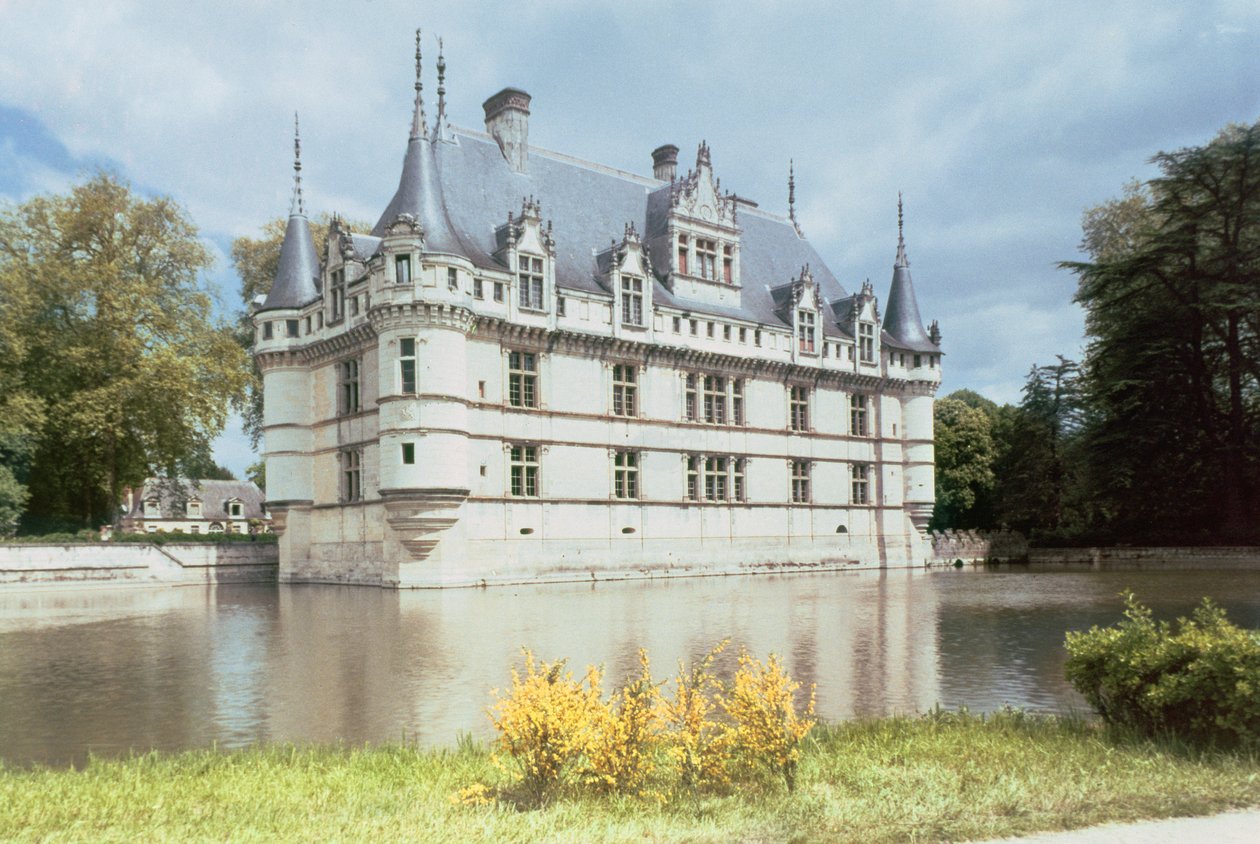 Udvendig udsigt over Chateau dAzay-le-Rideau, bygget for Gilles Berthelot, 1518-27 af French School