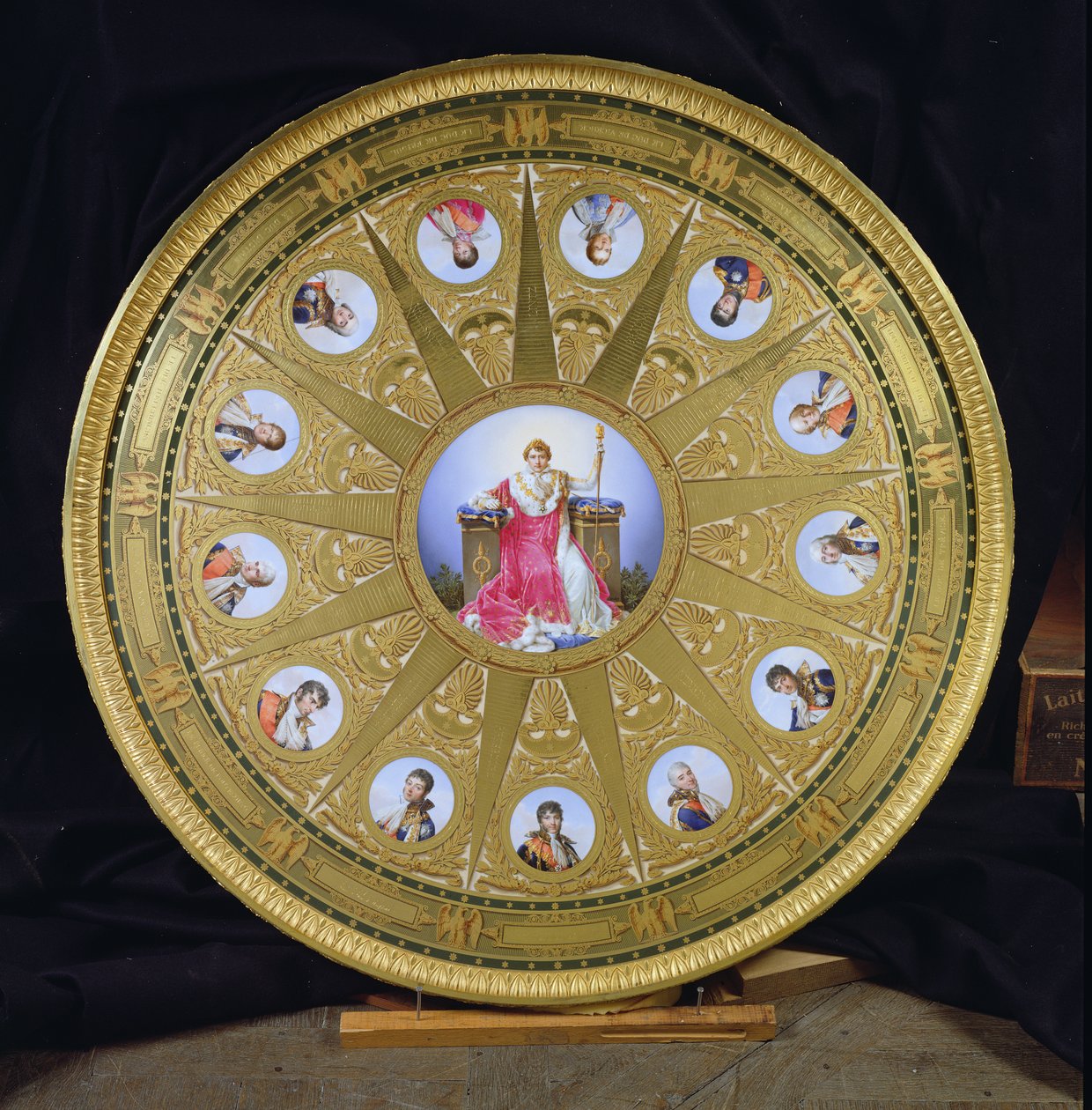 Austerlitz-bordet, indlagt med Sevres-plader til minde om Napoleons sejr ved Austerlitz, 1808-10 (guld og porcelæn) (se også 232838) af French School