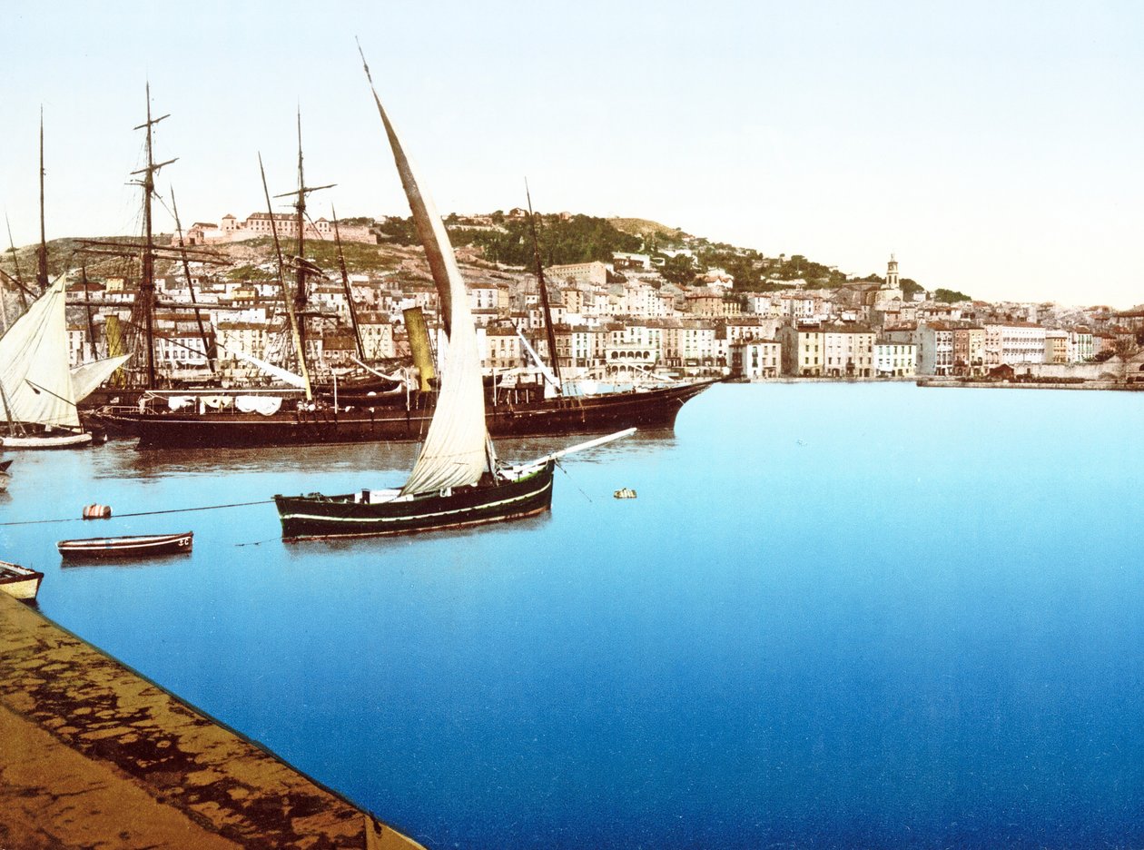 En udsigt over denne havn, Frankrig, 1890-1900 af French Photographer