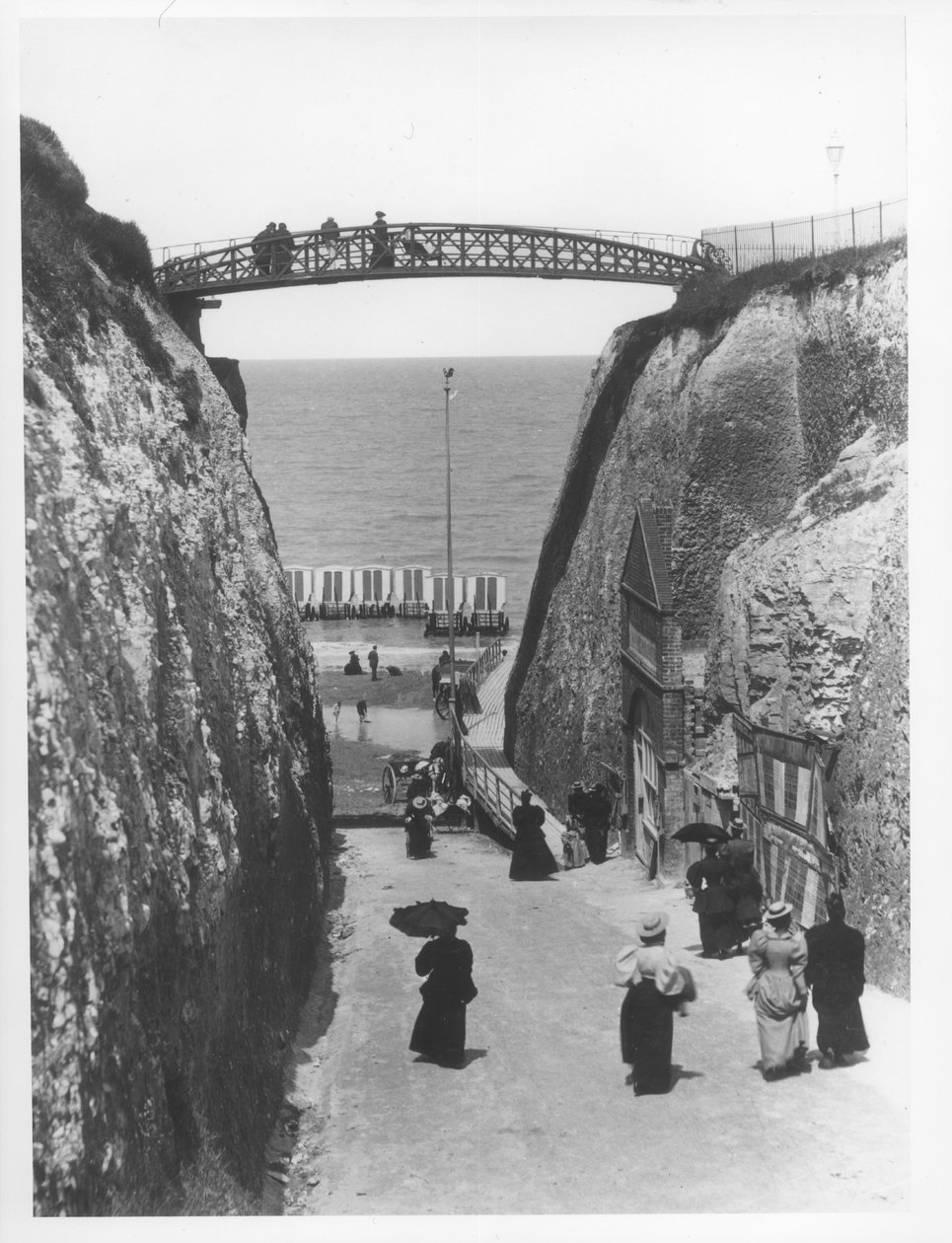 Newgate Gap, Margate, ca. 1900 (bw-foto) af French Photographer