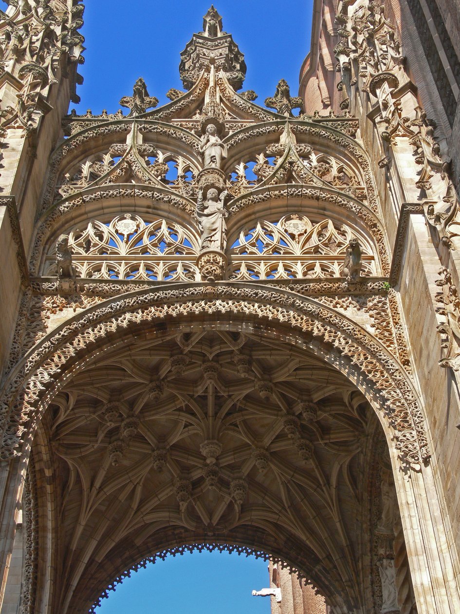 Tracery over syddøren af French School