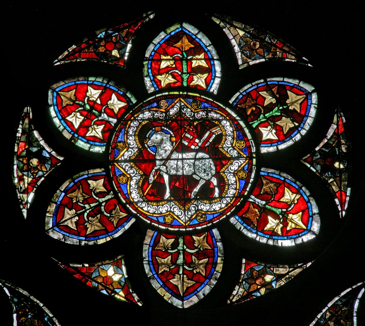 Vindue w202, der viser Agnus Dei af French School