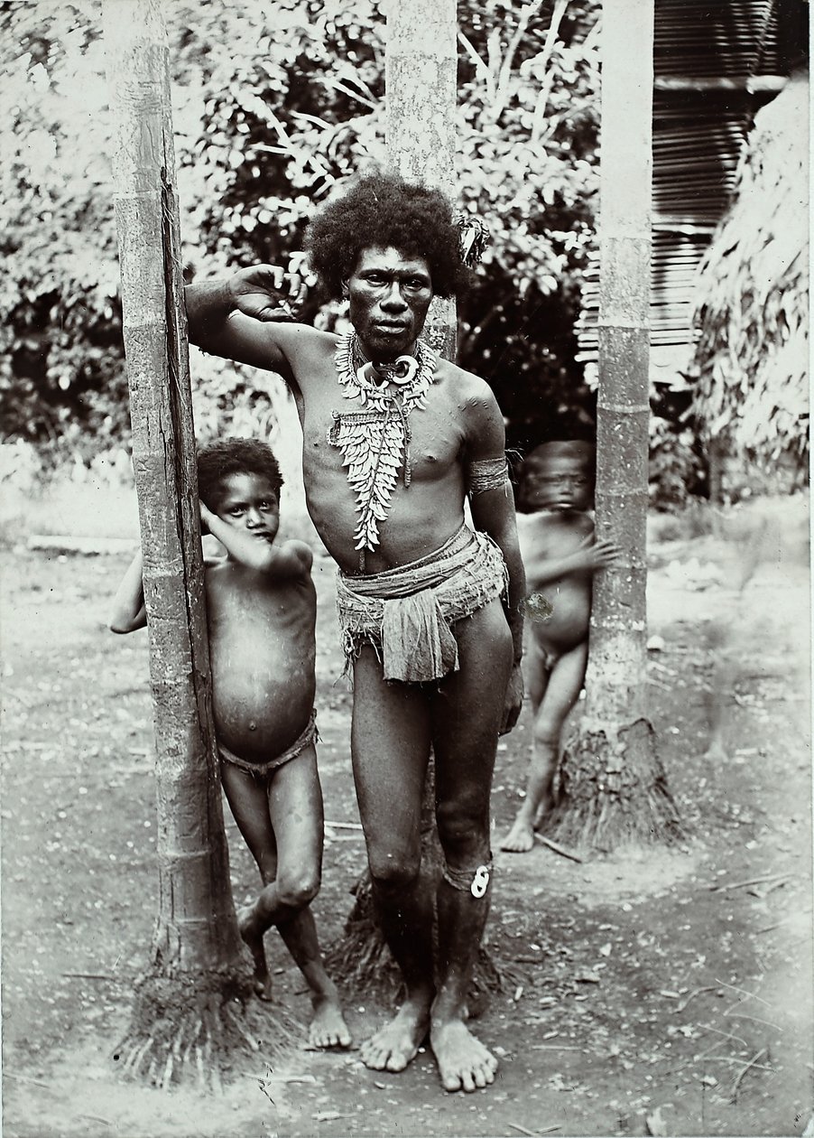 Mand og to børn, Papua Ny Guinea, 1899 (gelatinsølvtryk) af George Brown