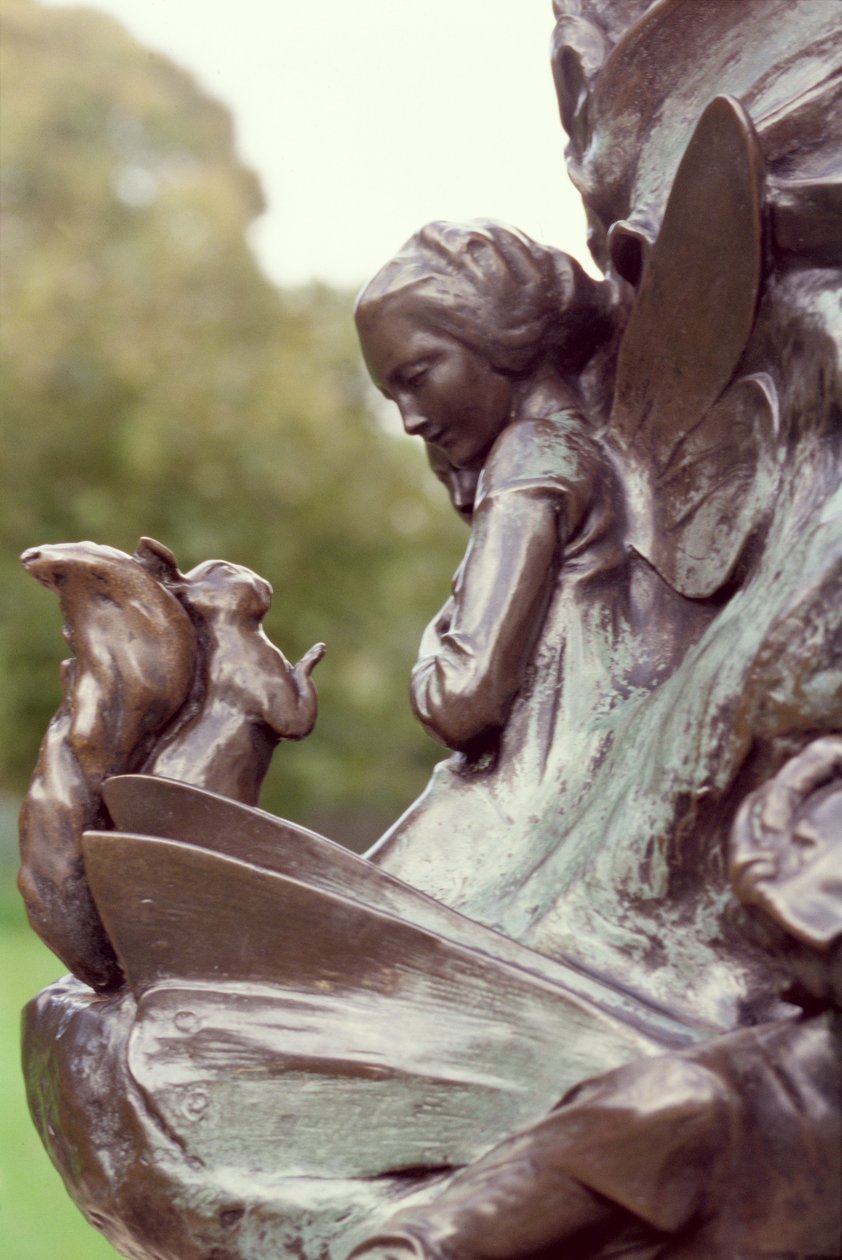 Fairy and a Squirrel, detalje fra statue af Peter Pan, 1912 (bronze) af George James Frampton