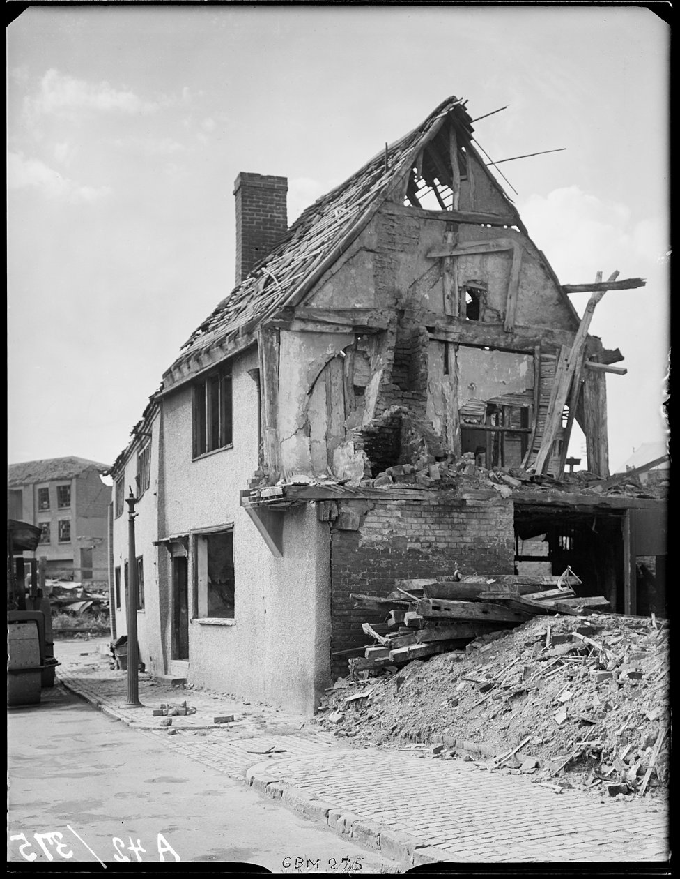 Cook Street, Coventry, 1941. af George Bernard Mason