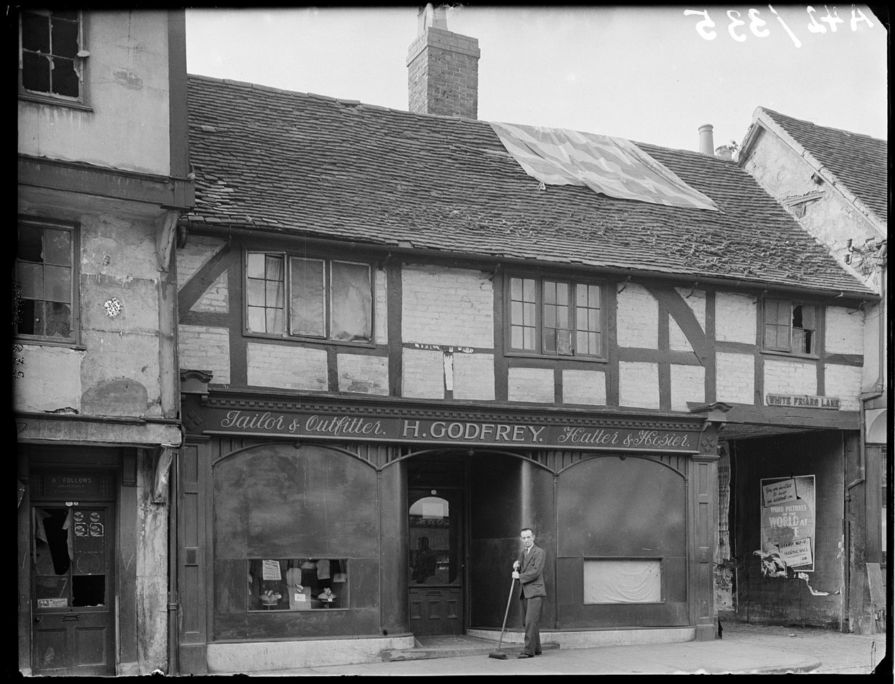 Gosford Street, Coventry, 1941. af George Bernard Mason