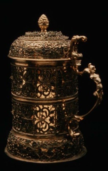 Kande, ca. 1600 (sølv forgyldt med emaljeret overtræk) af German School