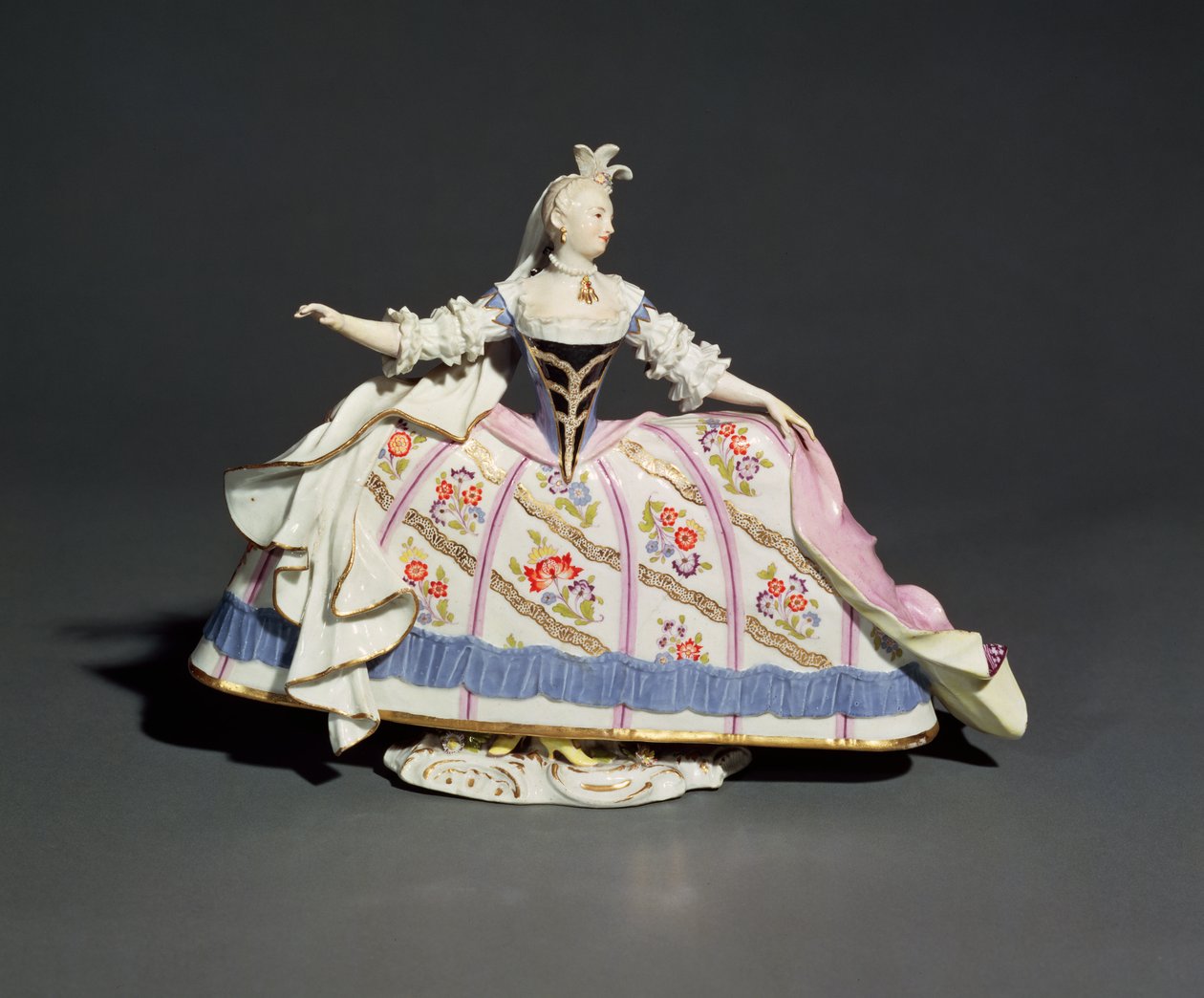 Meissen figur af en kvinde (porcelæn) af German School
