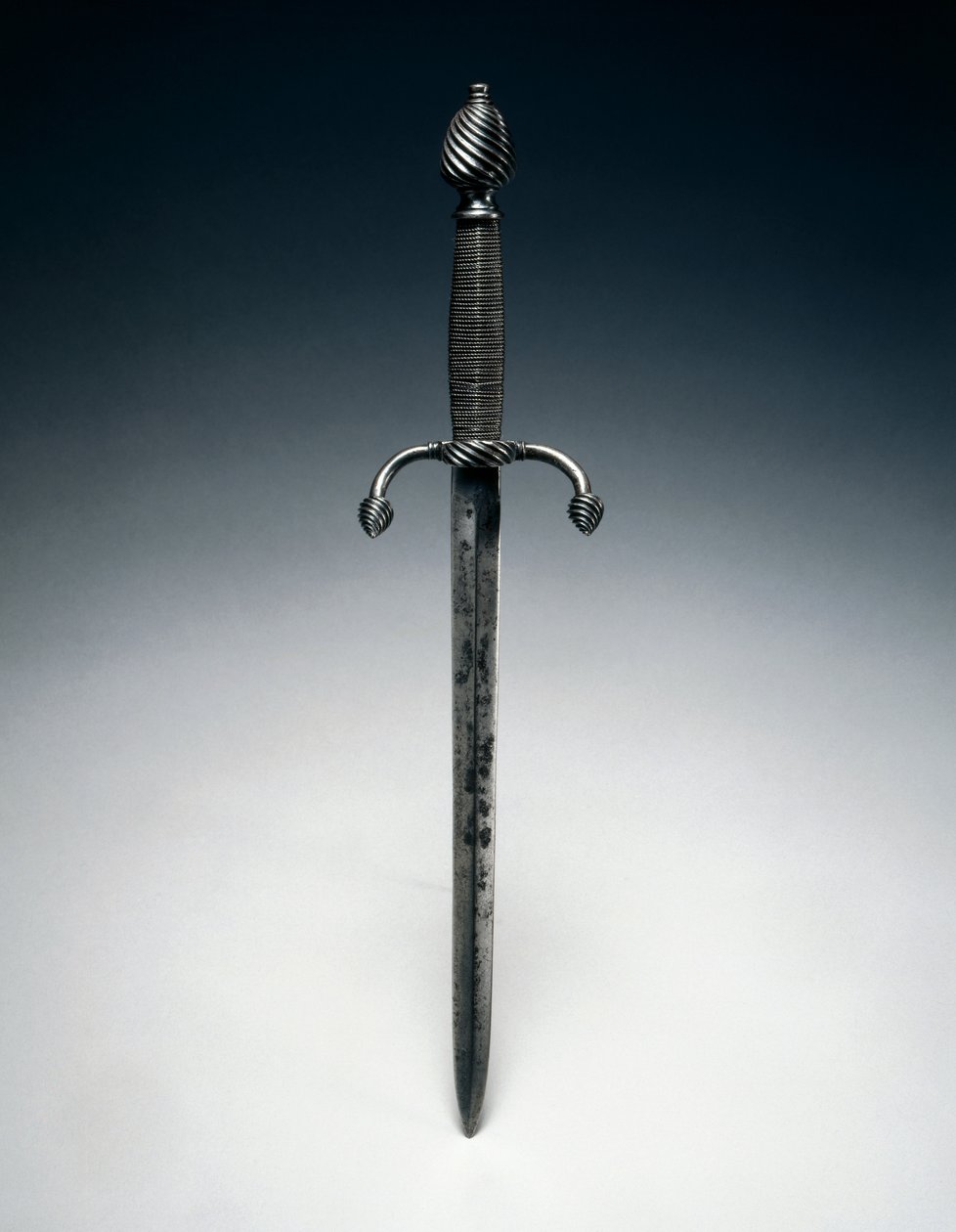 Pareringsdolk, c.1600 (stål med wiregreb) af German School