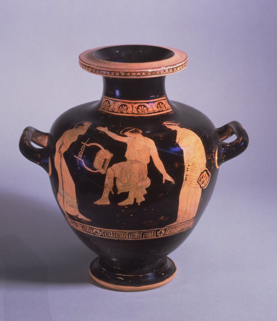 Attisk rød-figur hydria, dekoreret med en scene af den thrakiske bard Thamyris, der bliver berøvet syn og stemme, fra gruppen af Polygnotus, ca. 440-420 f.Kr. (keramik) af Greek