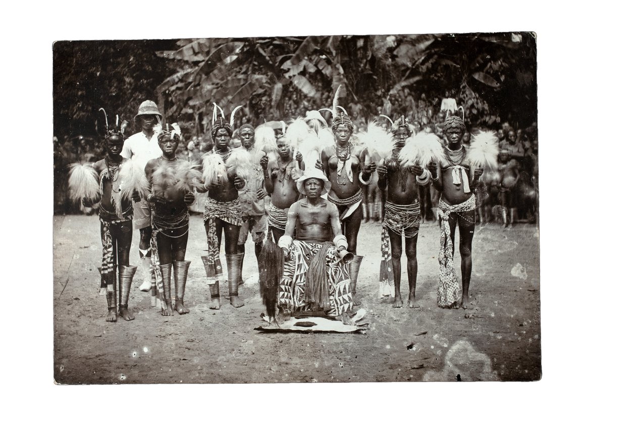 Camerouns høvding med sine kvinder, Cameroun, ca. 1930 (gelatine sølvtryk) af H. S. Freeman