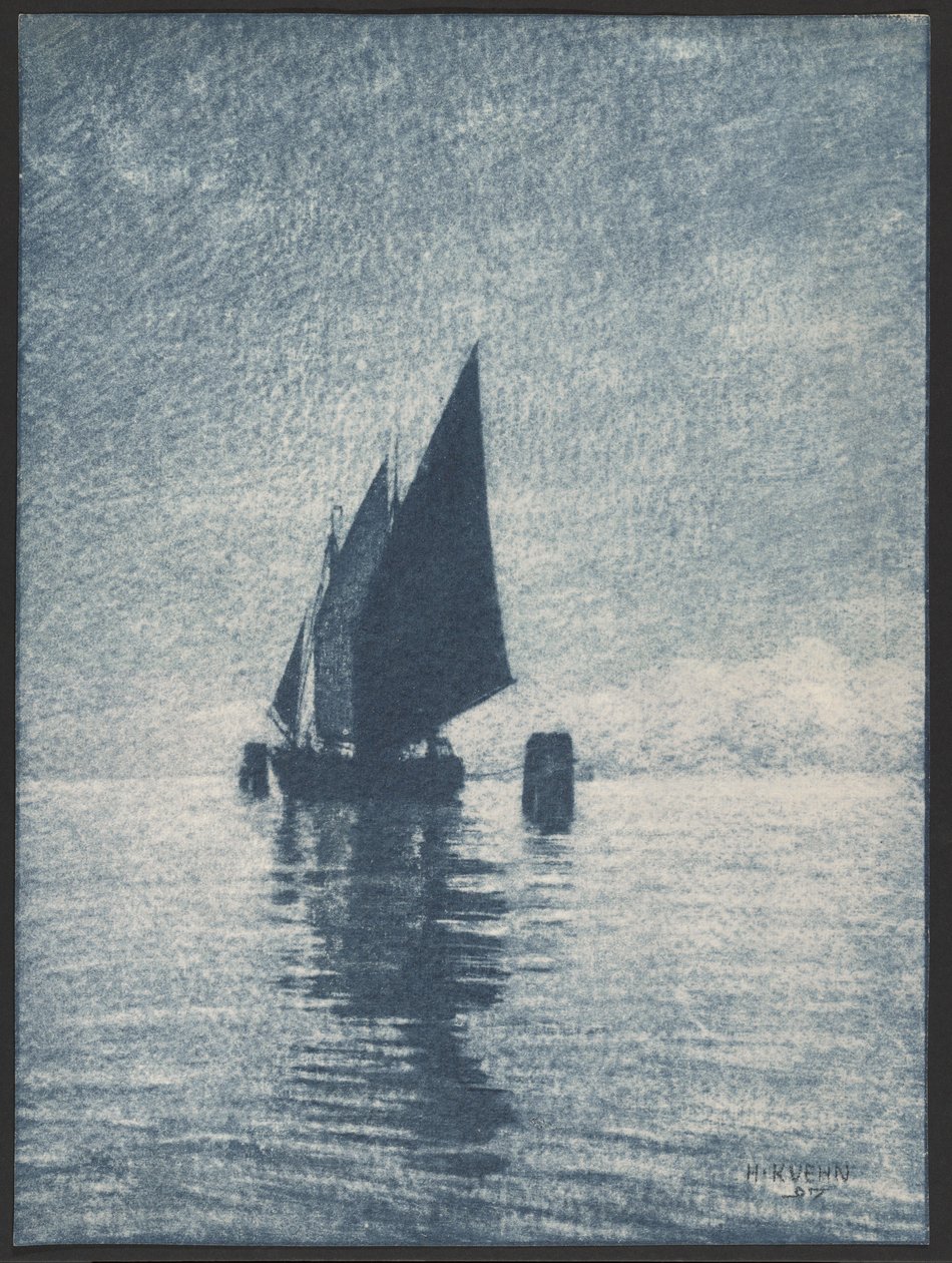 [Fortøjet sejlbåd] af Heinrich Kuhn