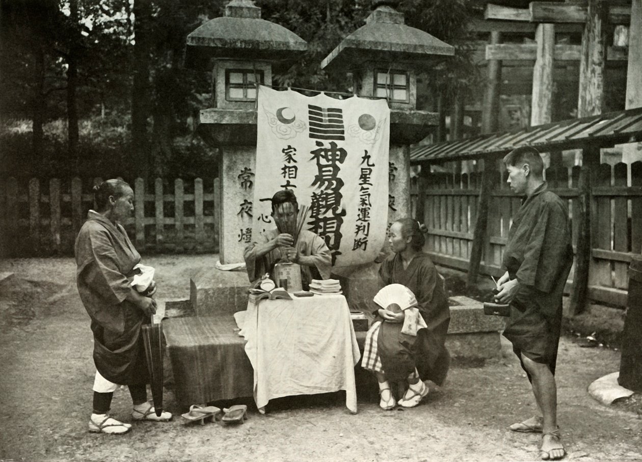 En spåkone ved Inari-templet, 1910. af Herbert Ponting