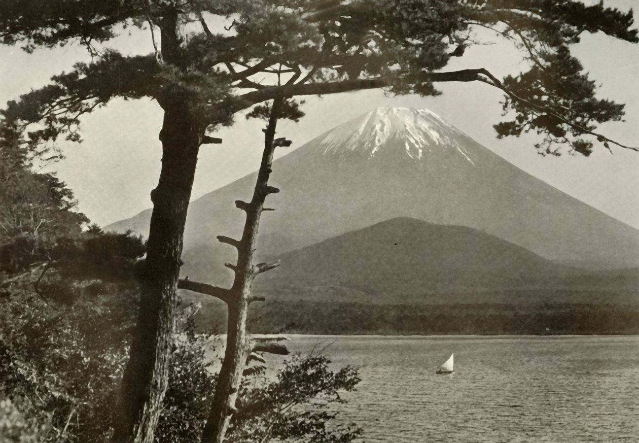 Fuji From Lake Shoji, 1910. af Herbert Ponting