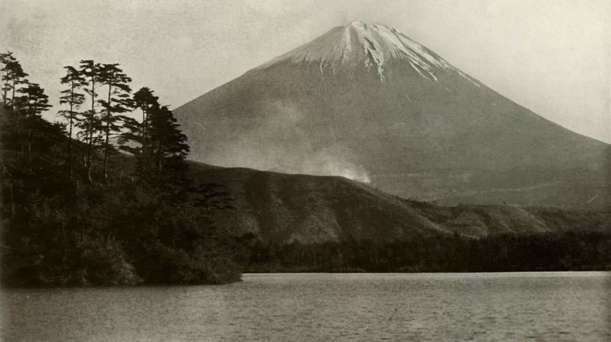 Fuji fm Nishinoumi, 1910. af Herbert Ponting