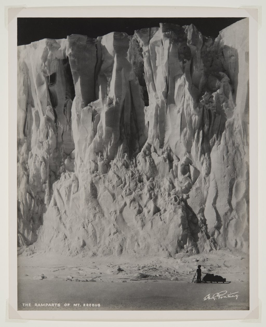 Voldene ved Erebus-bjerget, (bromidtryk) af Herbert Ponting
