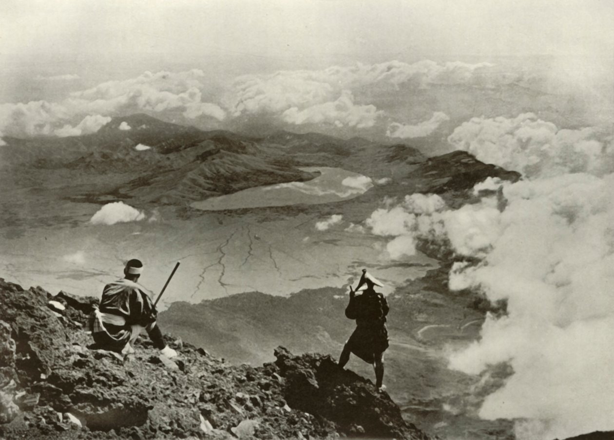 Two Miles Above the Clouds, 1910. af Herbert Ponting