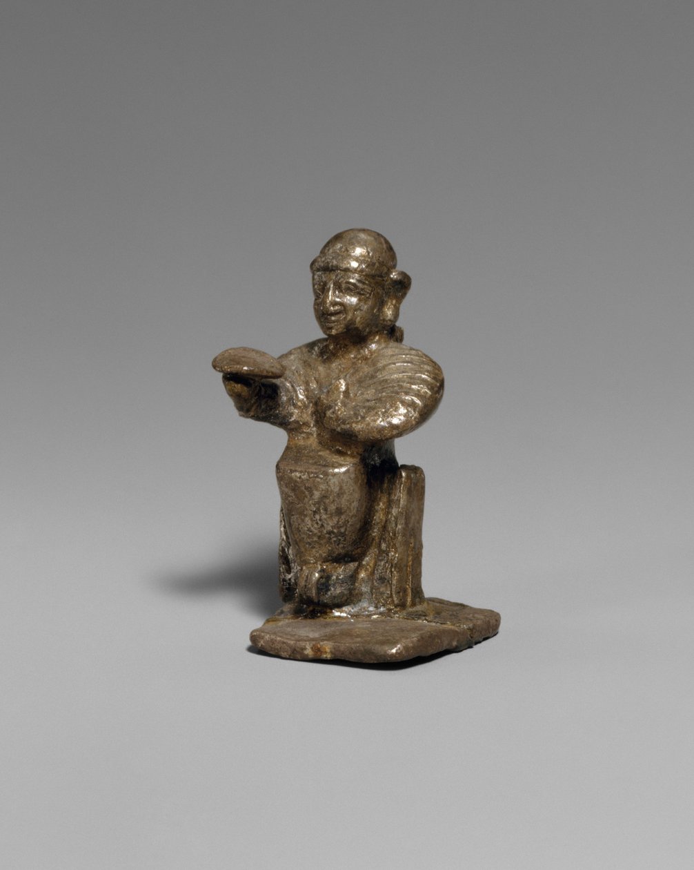 Siddende kvinde, ca. 14.–13. århundrede f.Kr. (sølv) af Hittite