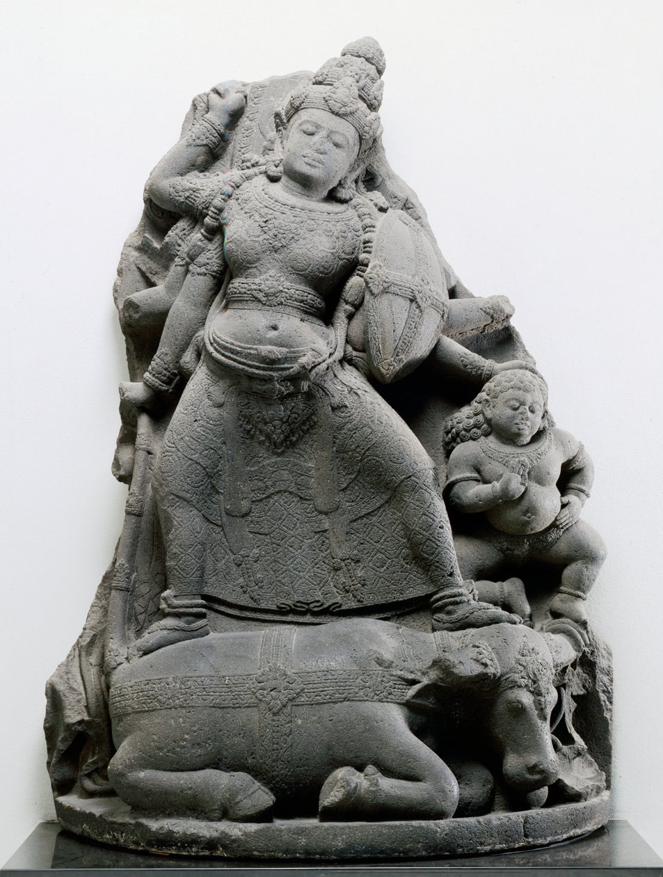 Durga dræber Mahisa, ca. 1300 (vulkansk sten) af Indonesian School