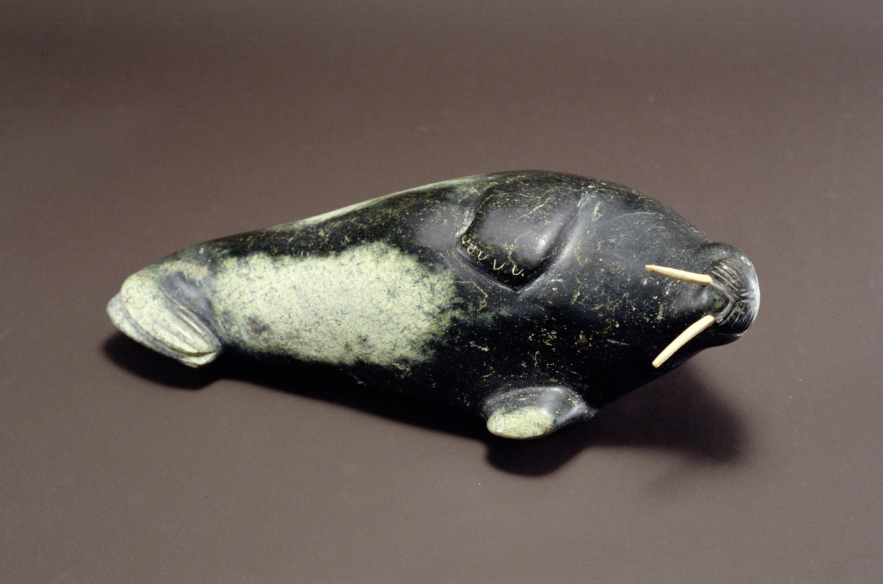 Hvalros, fra Cape Dorset (fedtsten) af Inuit School