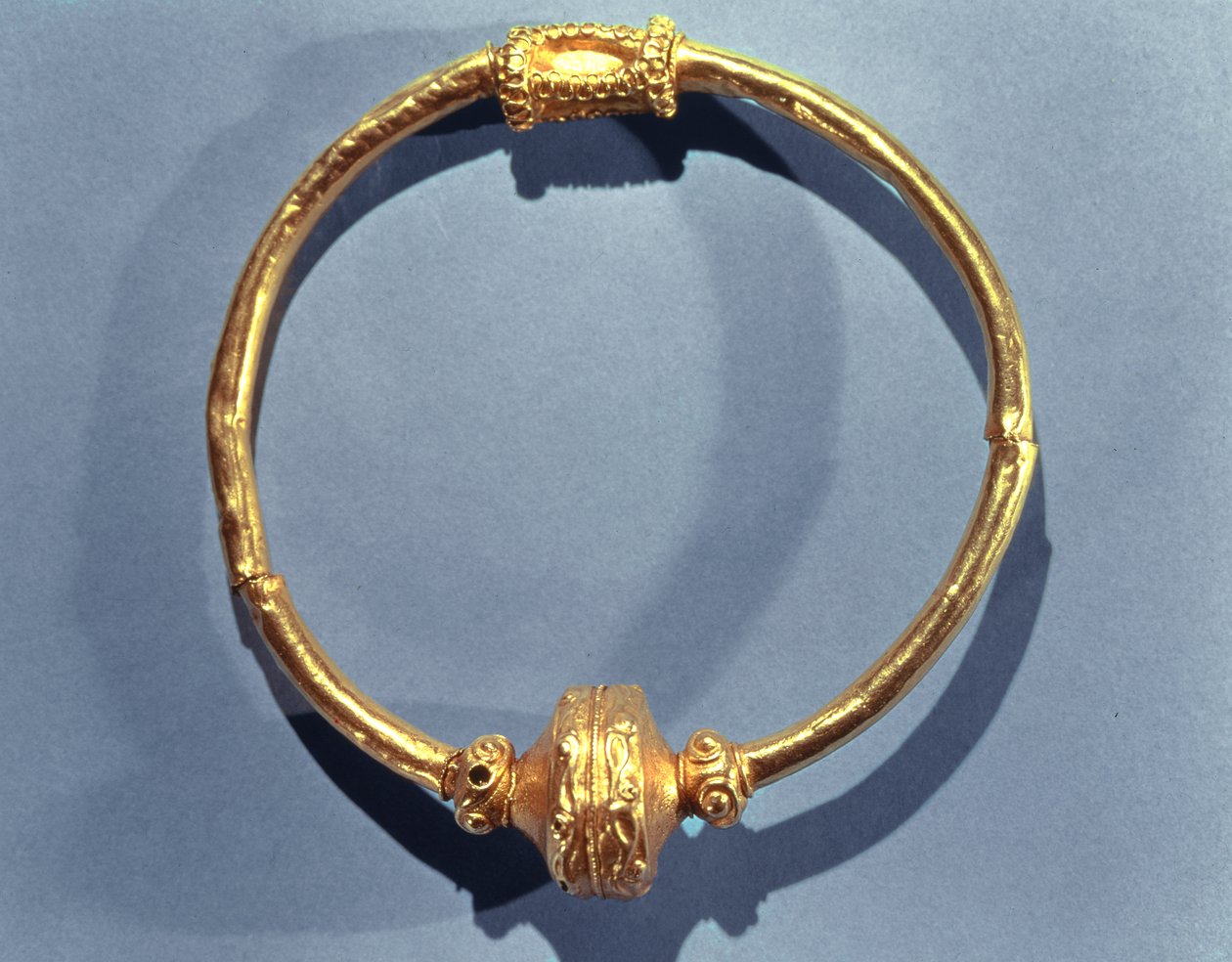 Halsbånd, fra Ardnaglug, County Roscommon (guld) af Iron Age