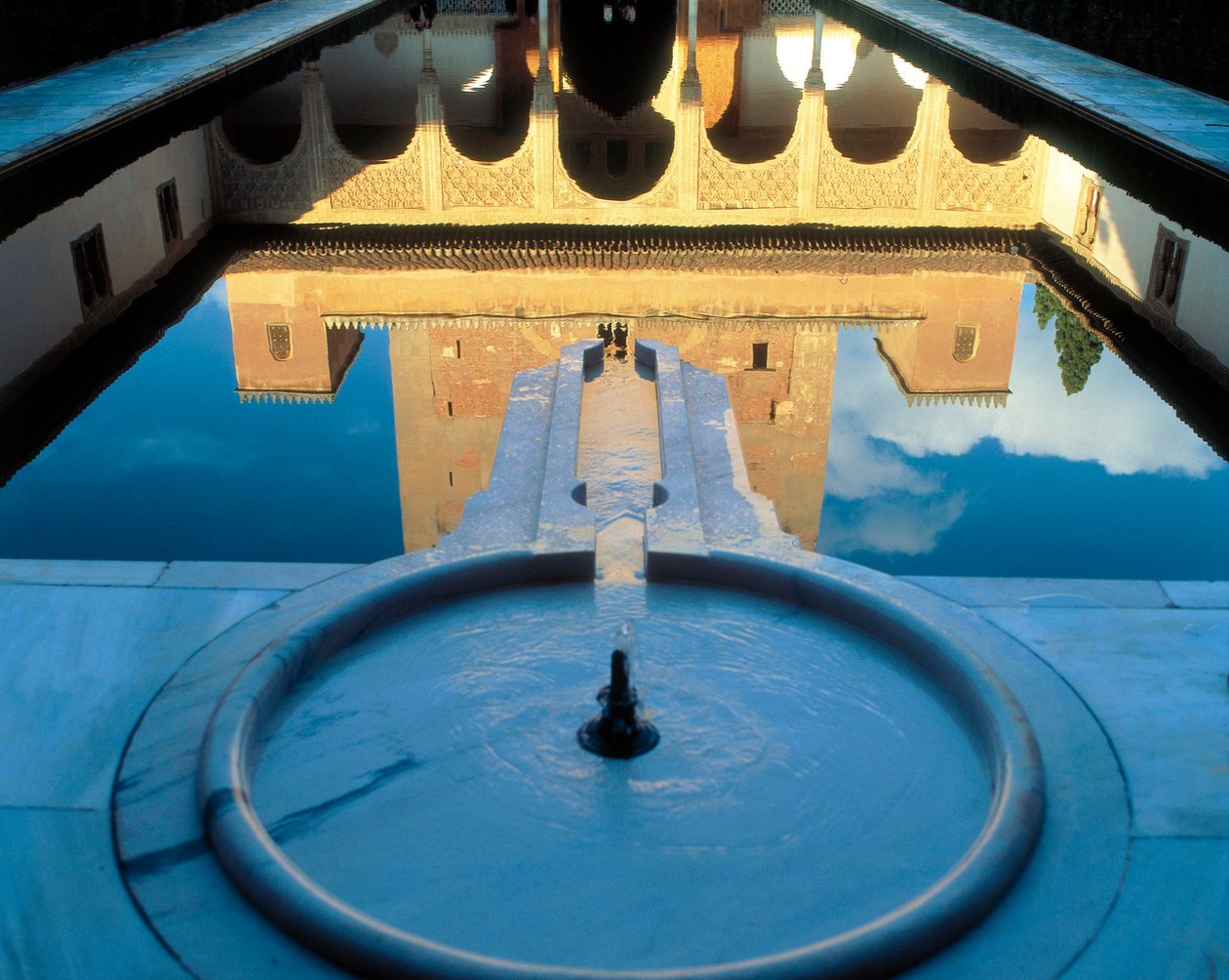 Court of the Myrtles, Comares Palace, Alhambra af Islamic School