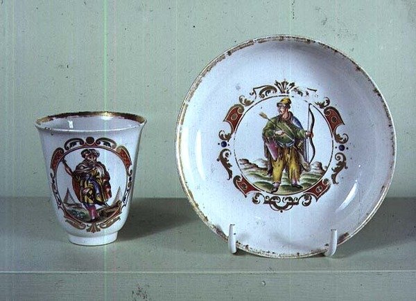 Kop og underkop, Vezzi-fabrikken, Venedig, ca.1725 (porcelæn) af Italian School