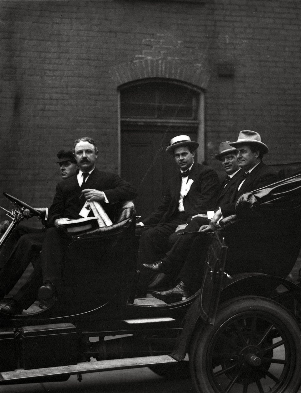 Edward F. Goltra, en uidentificeret delegat, Rolla Wells og William Jennings Bryan ankommer til en session ved den demokratiske nationale konvention i 1916, St. Louis, 11.-14. Juni 1916 af J.C. Strauss